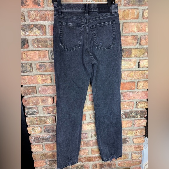 Abercrombie & Fitch The 90s Straight Ultra High Rise Distressed Black Jeans - Picture 3 of 3